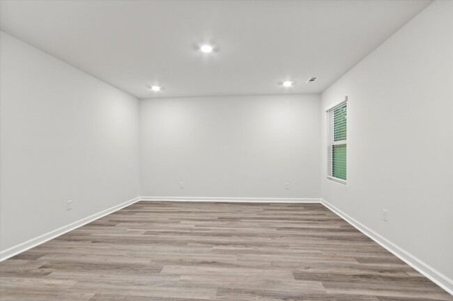 Building Photo - 9948 Sequoyah Cove Dr