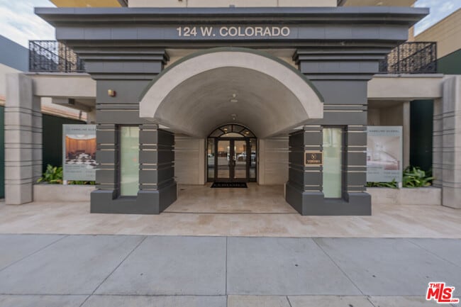 Building Photo - 124 W Colorado St