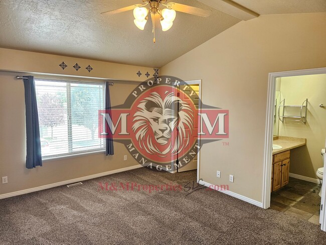 Building Photo - 3 Bd 2.5 Bath Condo 2 Car Garage