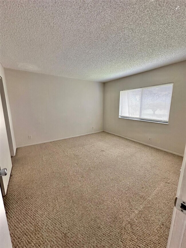 Building Photo - 11622 Royal Palm Blvd