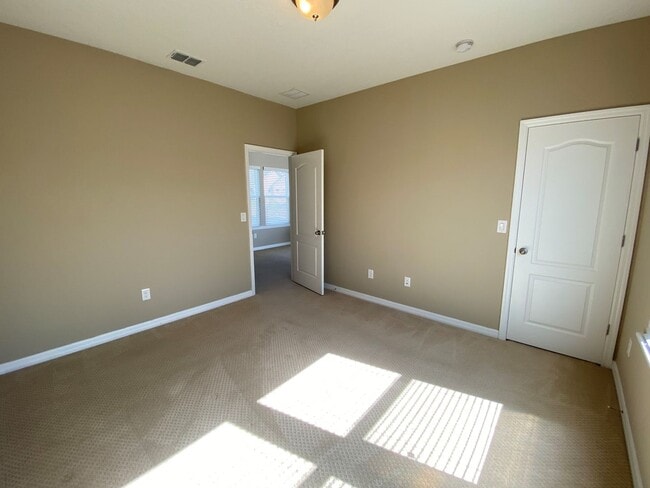 Building Photo - Brand New 1 Bedroom Unit in Laureate Park