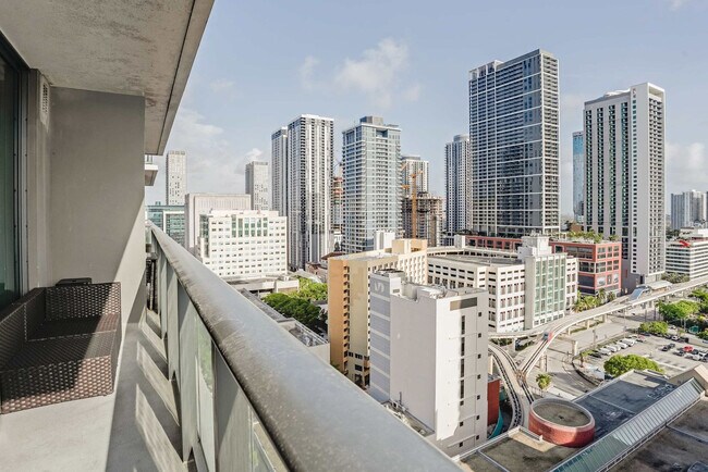 Building Photo - 404 NE 2nd Ave