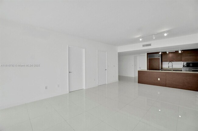 Building Photo - 465 Brickell Ave