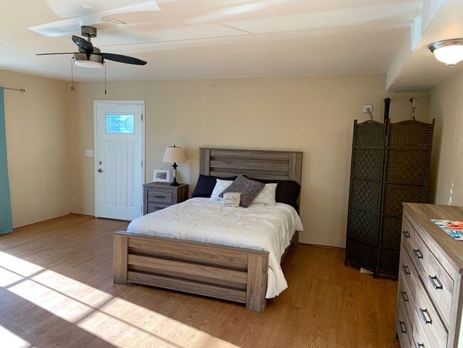 Building Photo - Beautiful Oceanfront 1 Bedroom Unit on Kaloli Point