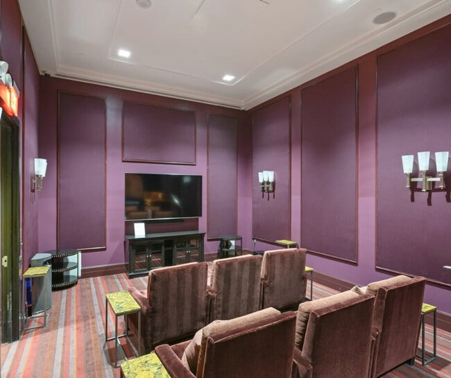 Building Photo - 1321 S Elm St