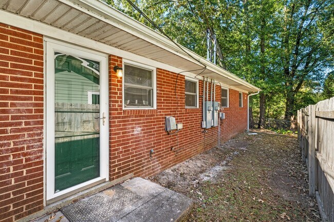 Building Photo - 1017 Onslow St