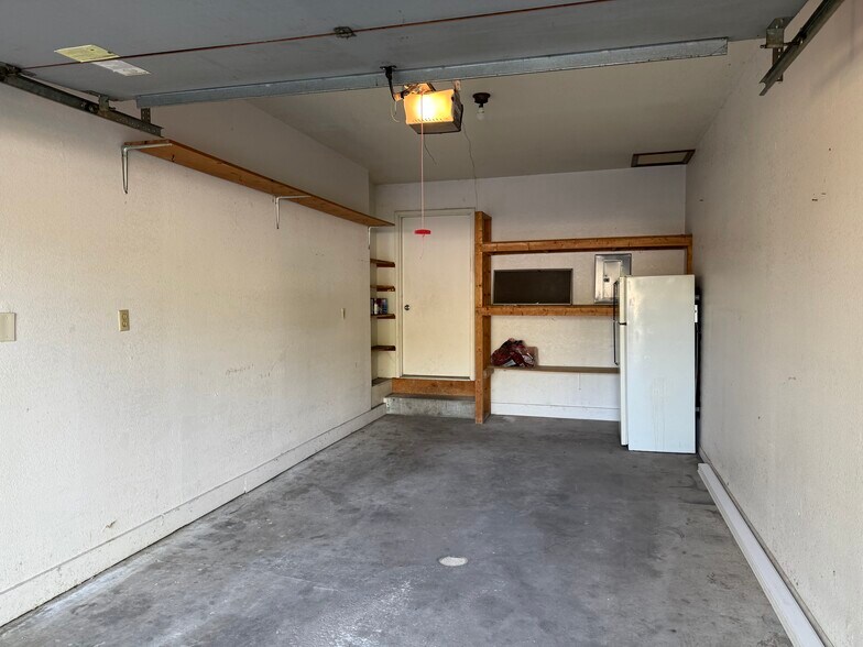 Building Photo - 1032 S Lincoln Rd