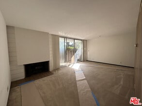 Building Photo - 833 Moraga Dr