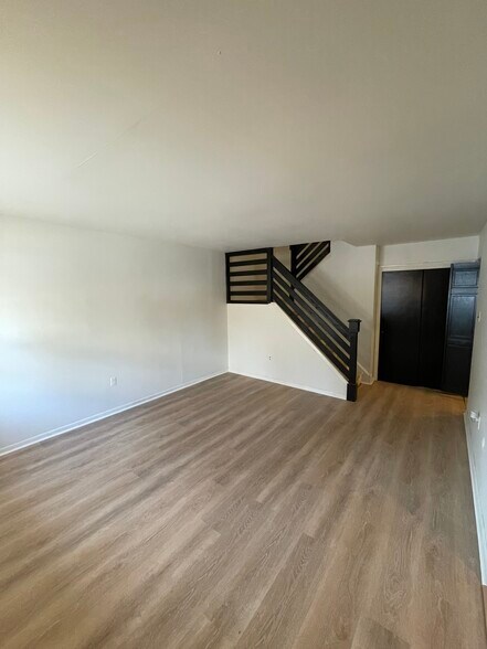 Building Photo - 2539 Jenkintown Rd