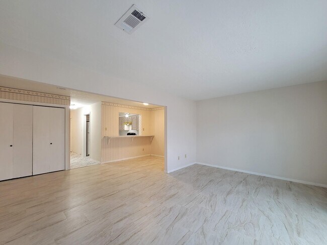 Building Photo - 1815 Country Village Blvd