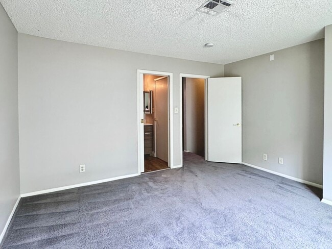Building Photo - 7084 Burcot Ave