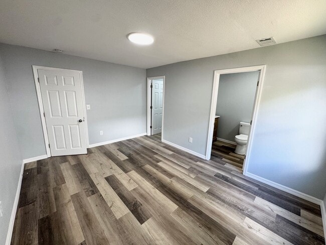 Building Photo - GORGEOUS REMODELED 3BR/2BA Zephyrhills Home with HUGE SCREENED IN PORCH and Shed