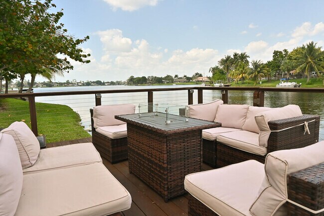 Building Photo - 12828 Meadowbreeze Dr