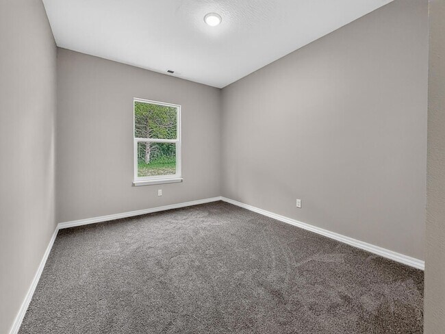 Building Photo - 595 Bailiwick Dr
