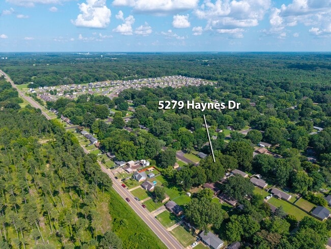 Building Photo - 3 bedroom, 2 bath recently updated in Horn...