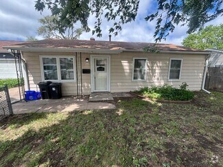 Building Photo - 3-bedroom, 2 bath house available now