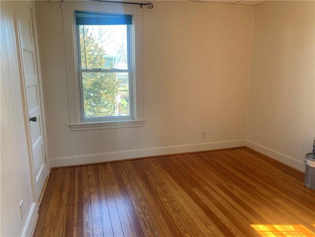 Building Photo - 37 Lyman Ave