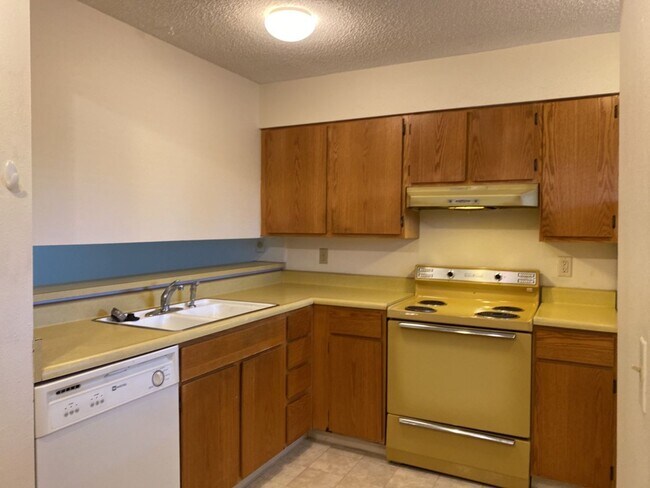 Building Photo - 1705 Heatheridge Rd