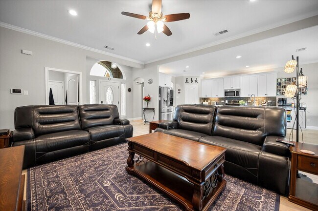 Building Photo - Stunning 3-bedroom, 2-bathroom home on an ...