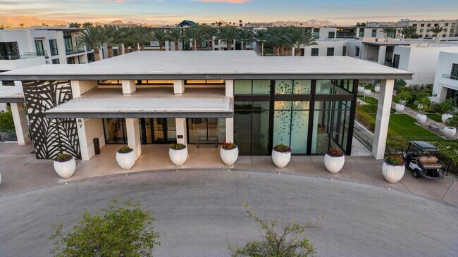 Building Photo - 6587 N Palmeraie Blvd