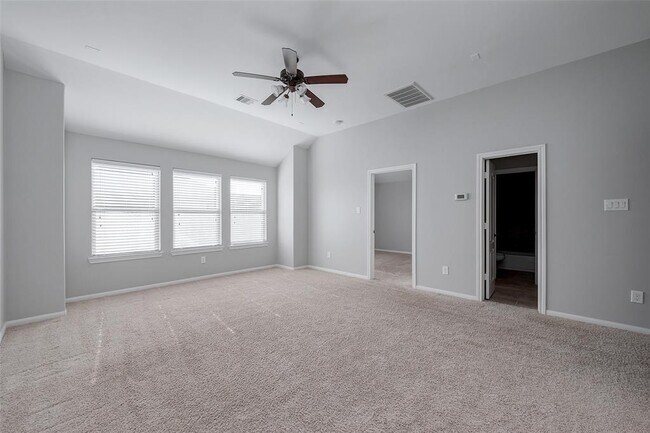 Building Photo - 46 Sandwell Place