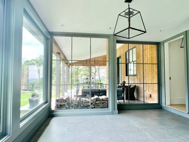 Building Photo - 36 Yuza Mini Ln