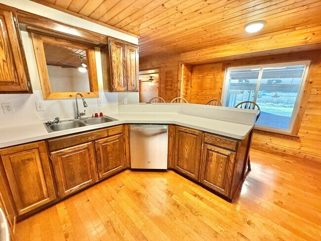 Building Photo - 284 CR 202