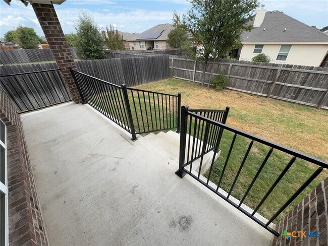 Building Photo - 907 Holliday Dr