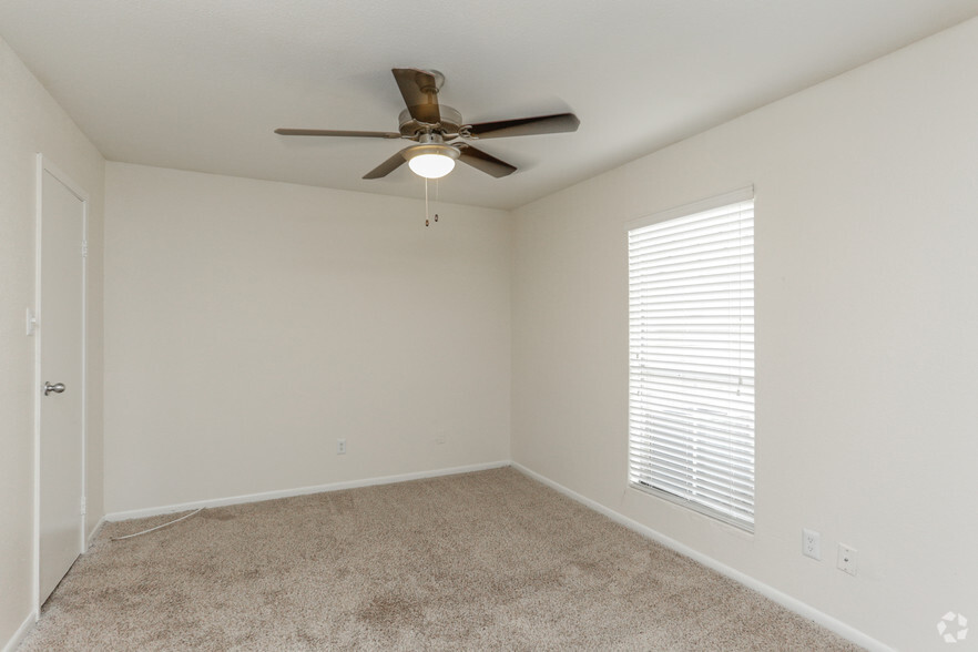 Sedona Square - 11715 S Glen Dr Houston TX 77099 | Apartment Finder