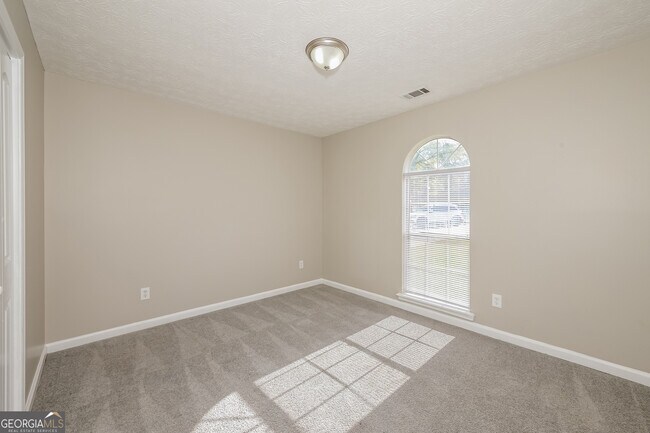 Building Photo - 200 Wagon Wheel Dr
