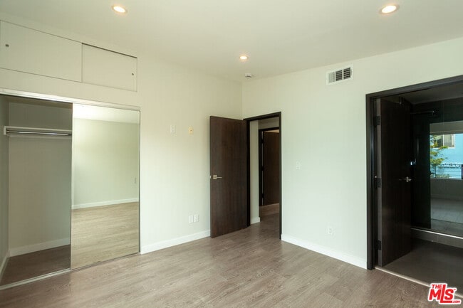 Building Photo - 3015 Ocean Ave