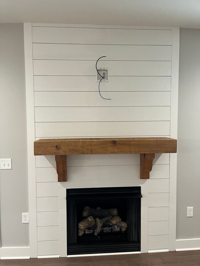 Building Photo - 2333 Trenton Ln