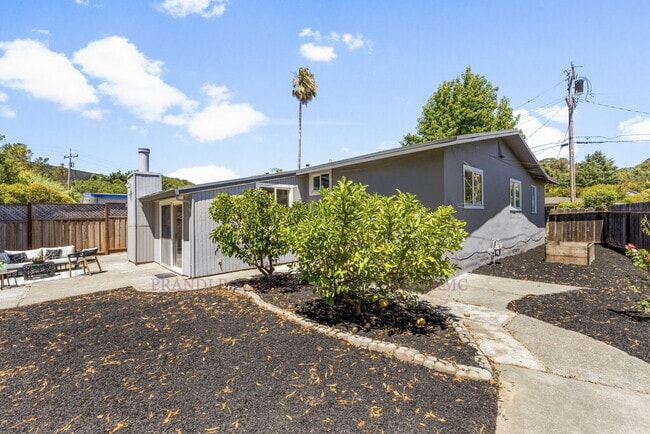 Building Photo - Central Novato Home with Large Yard and A/C!