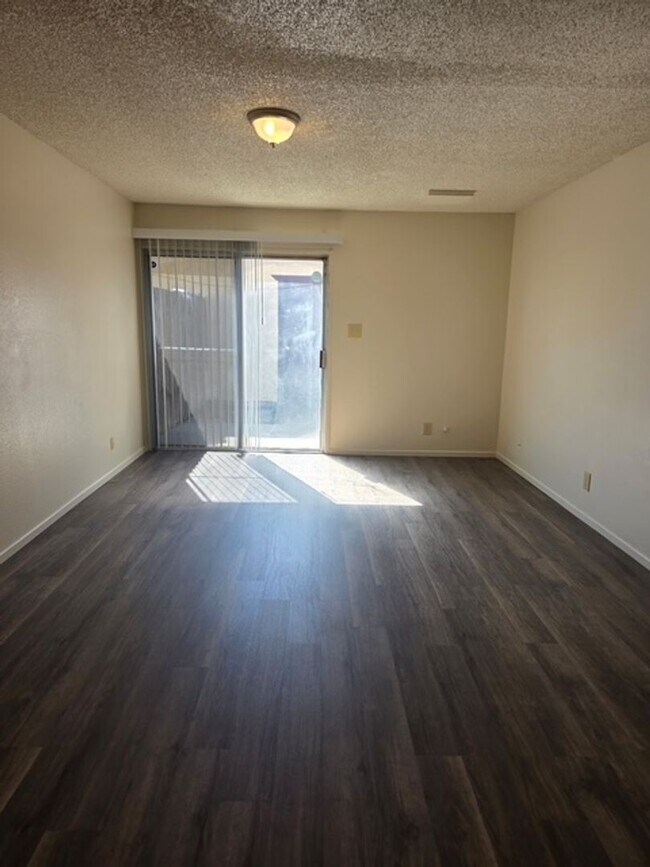 Building Photo - 5901 Ming Ave