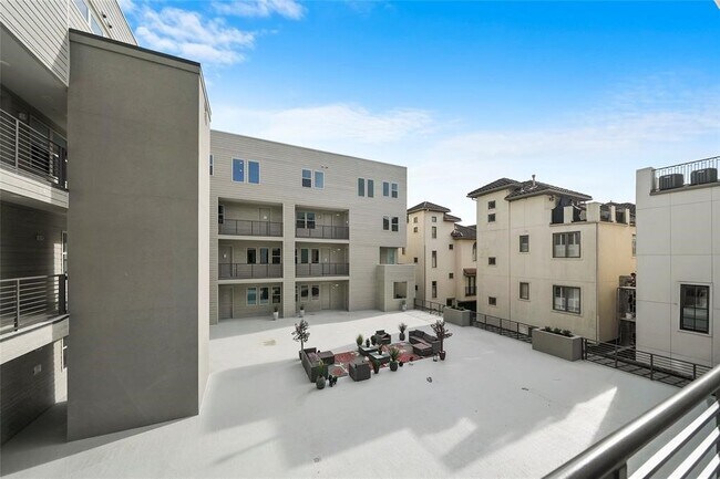 Building Photo - 4819 Caroline St