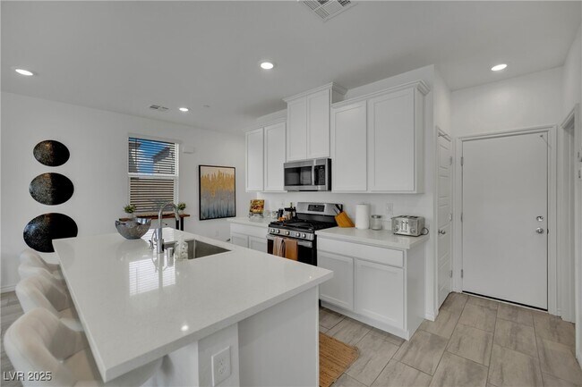 Building Photo - 8907 Roadrunner Ravine St