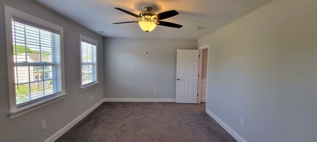 Building Photo - Beautiful 2 story home in heart of Church ...