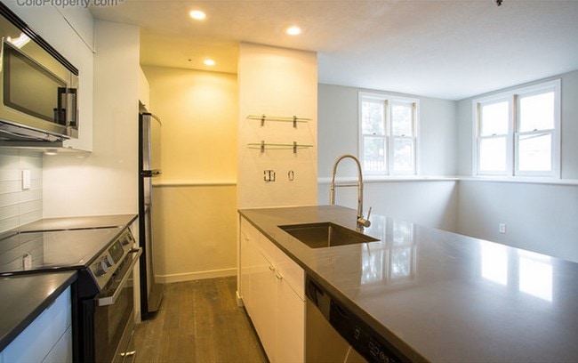 Building Photo - 1725 18th St.