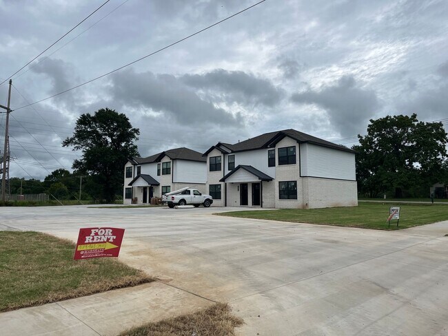 Building Photo - COX-NORTHRIDGE DR-3