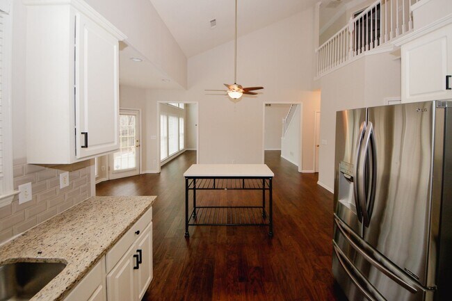 Building Photo - 1424 Shadowbrook Dr