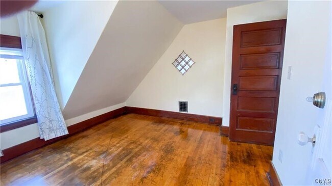 Building Photo - 400 Roberts Ave