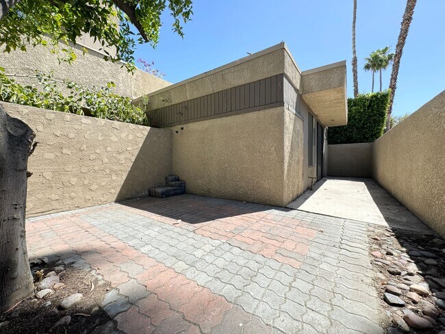 Building Photo - 473 Bradshaw E Ln