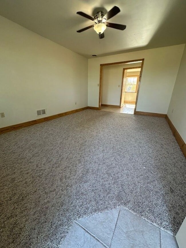 Building Photo - Leola 2 Bedroom 2nd floor