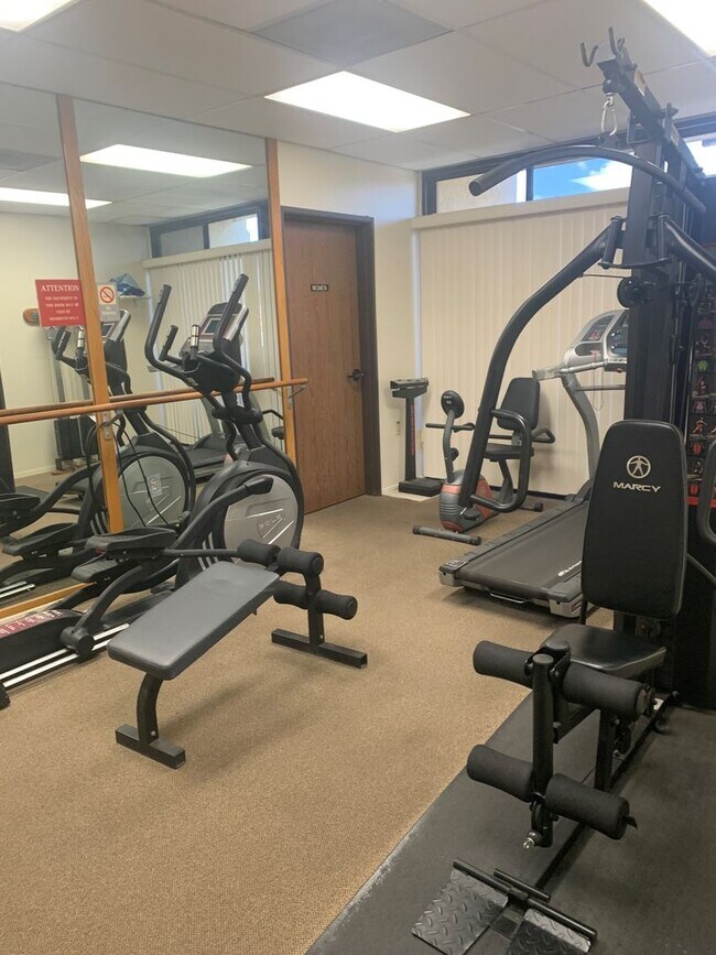 Building Photo - **Senior Community 55+ and Older** Large Home with Views!