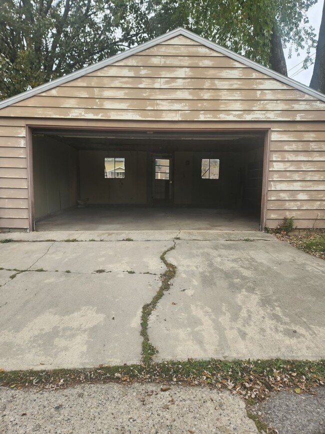 Building Photo - 2 BR House near Hamilton Park