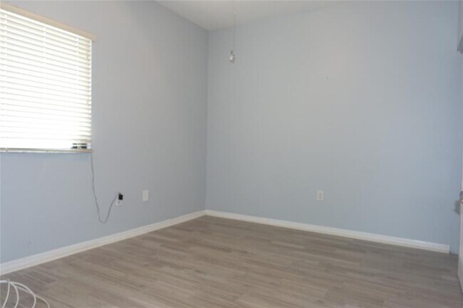 Building Photo - 7755 Yardley Dr