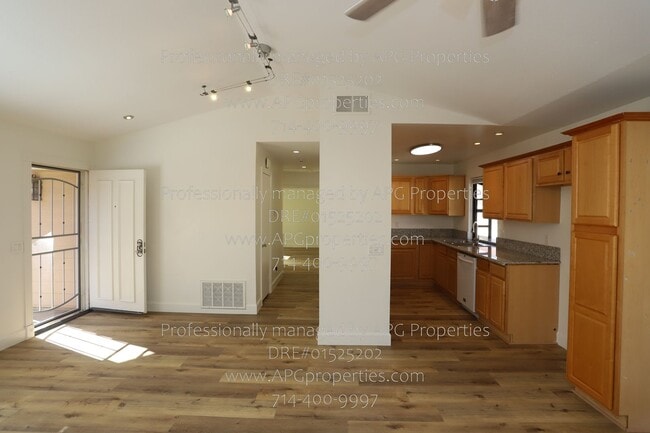 Building Photo - 7704 Elmdale Way