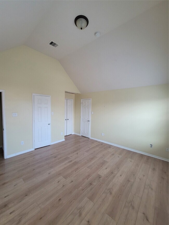 Building Photo - 14202 Silver Hollow Ln