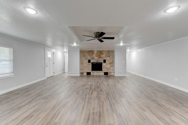 Building Photo - Available NOW!!!! Beautiful 1 story, 3 bedroom, 2 bath home.This is exactly what you have been lo...