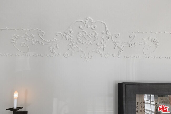 Building Photo - 148 S Orange Dr